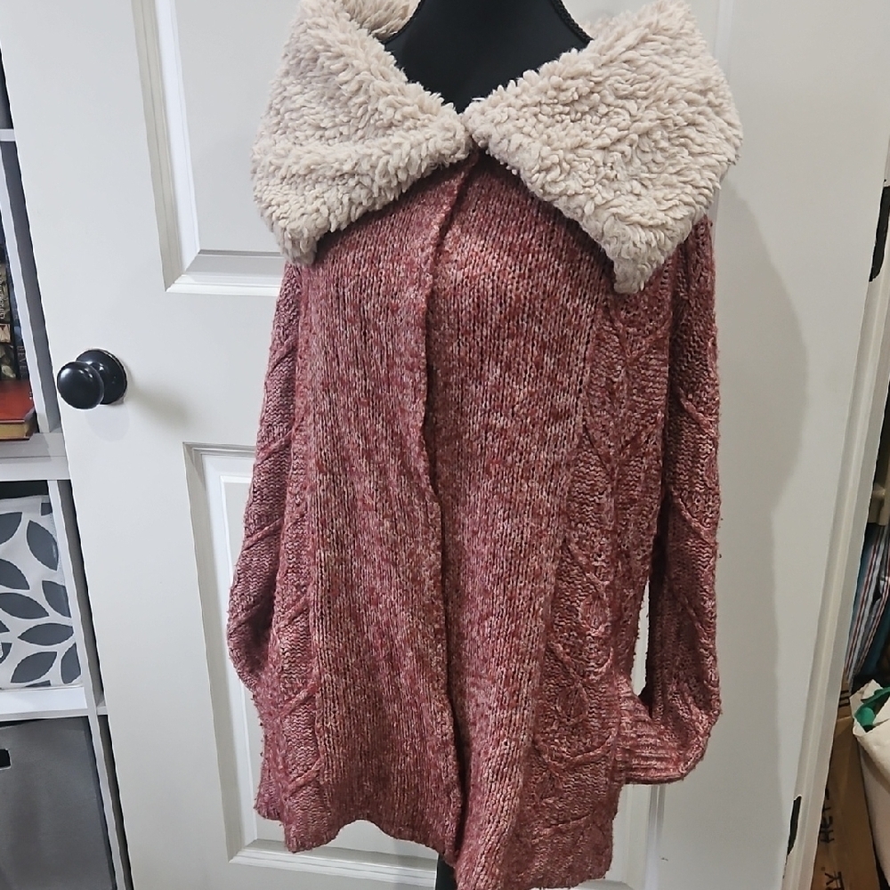 Chic Burgundy Cardigan with Cozy Cream Collar